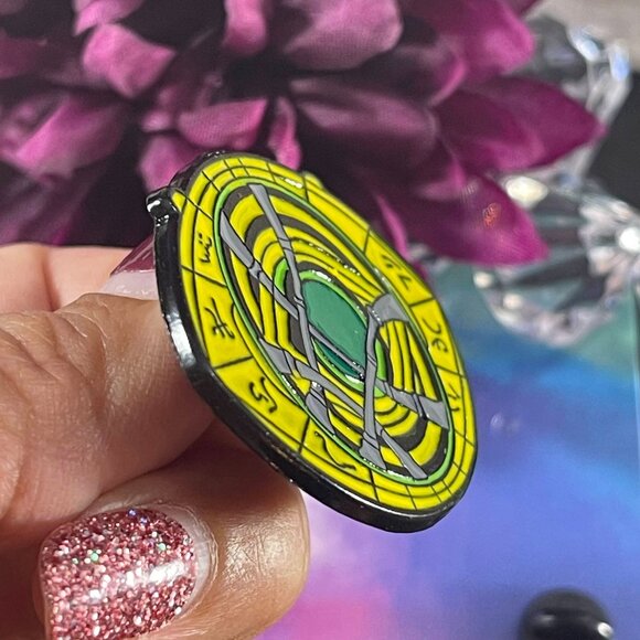 Doctor Strange Lapel Pin Eye Agamotto Pendant Super Hero Brooch Jewelry Badge - Picture 3 of 6